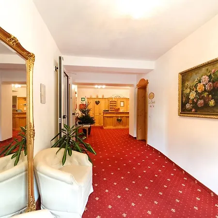 Aparthotel Clara 3*