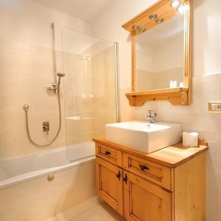 Clara Aparthotel 3*
