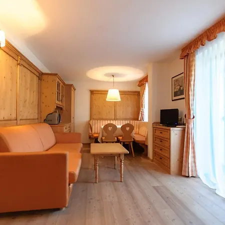 Clara Aparthotel Pozza di Fassa
