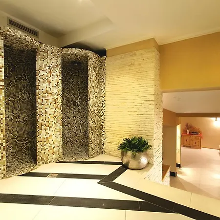 Clara Aparthotel