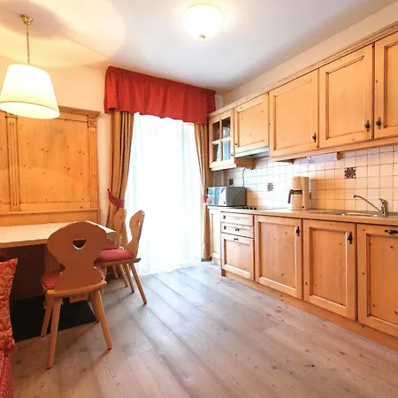 Clara Aparthotel Pozza di Fassa