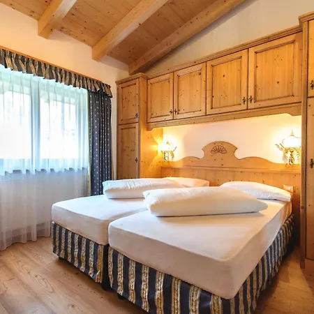 Aparthotel Clara 3*